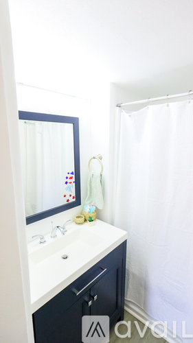 A bathroom with a sink and mirror.