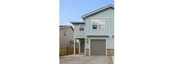 4/2.5 1919 sqft