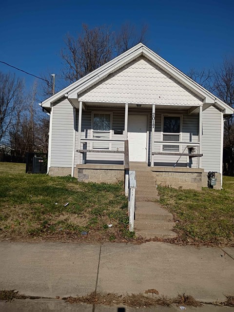 2017 West Market Street 3 Beds Apartment for Rent