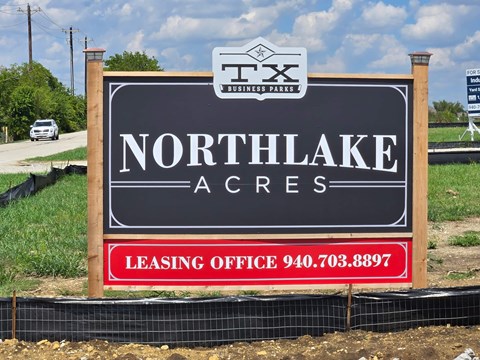 A sign for Northlake Acres with a leasing office number.