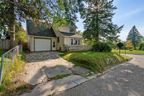 202 Wesley Street 3 Beds Apartment for Rent