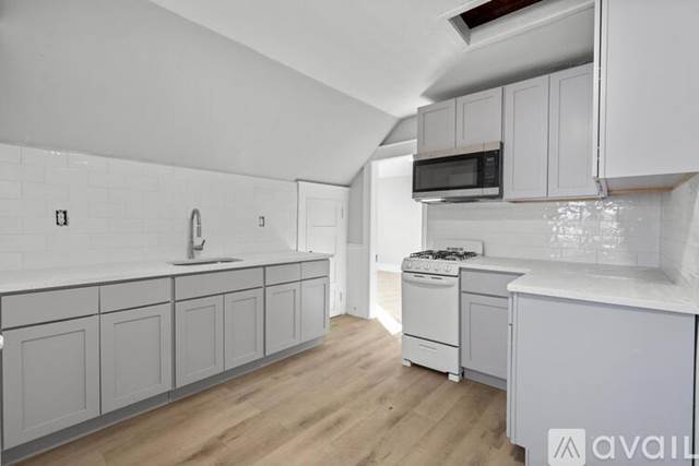 50 Hillside Pl