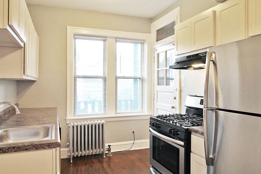1151 S. Oak Park Ave. Studio-1 Bed Apartment for Rent - Photo Gallery 1