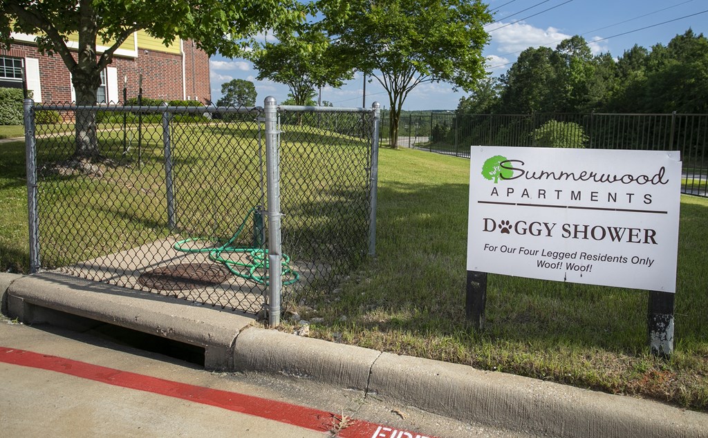 a sign in front of a fence with a diggy shovel