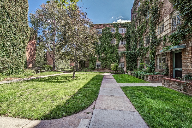 Country Club Gardens - exterior