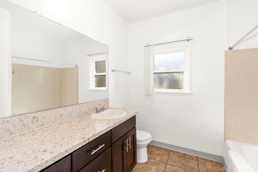 Apartments for rent in Los Angeles Bathroom