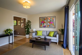 128 N Humboldt Street Studio-3 Beds Apartment for Rent - Photo Gallery 4