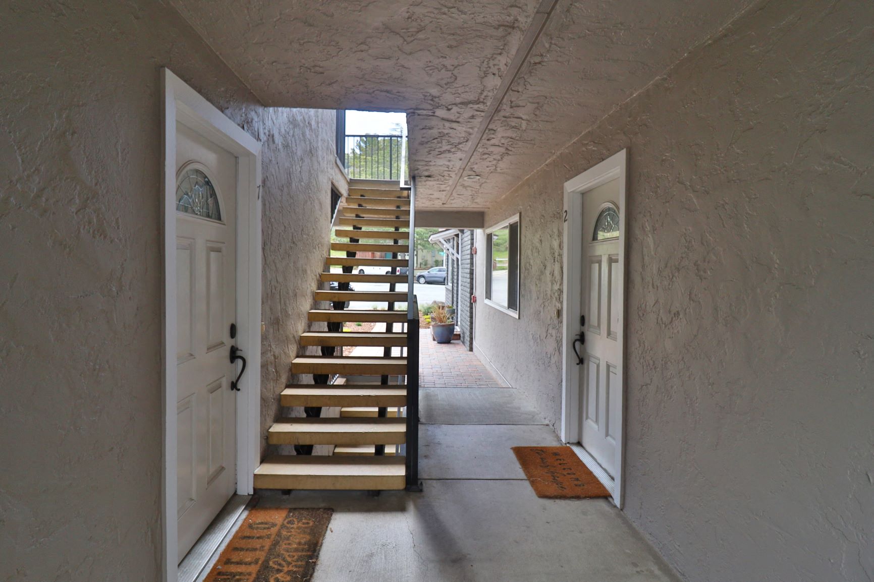 Geraldine Hallway towards Street