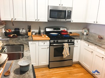 913 Forest Ave. 3-4 Beds Apartment for Rent - Photo Gallery 2