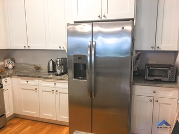 913 Forest Ave. 3-4 Beds Apartment for Rent - Photo Gallery 3