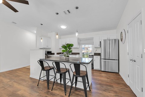 4 Oak Hollow Court 4 Beds Apartment for Rent