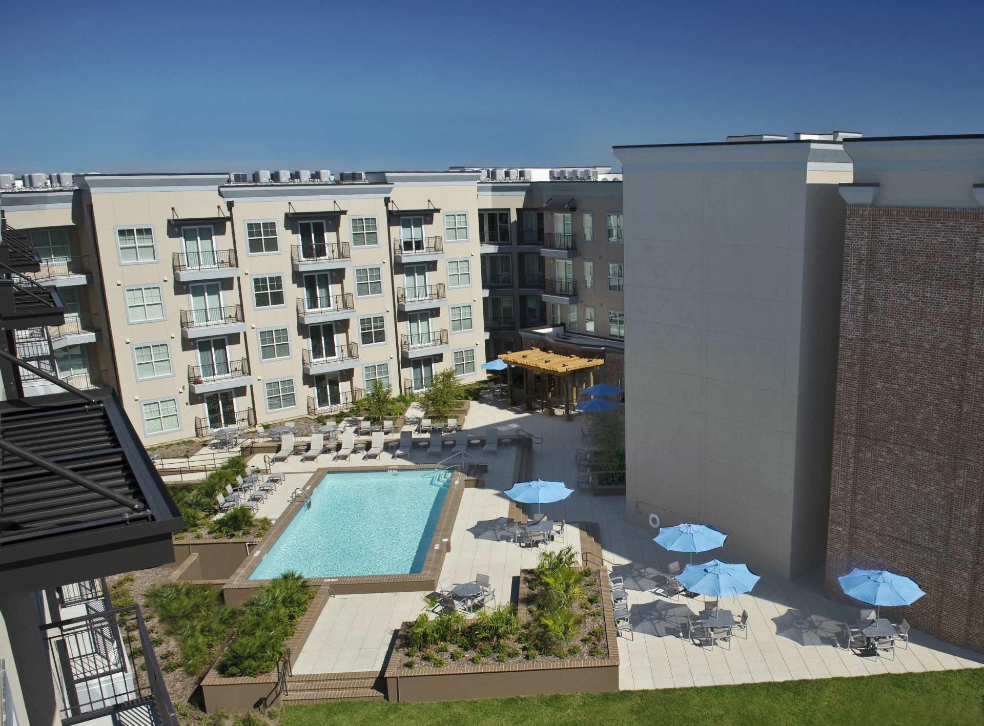 Crescent Club New Orleans Pool and Sundeck