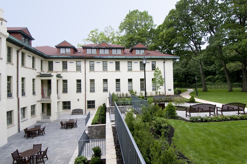the building in which the hotel is located