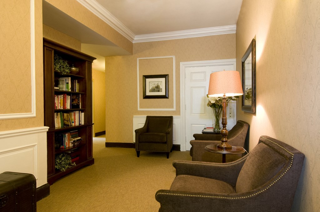a living room filled with furniture and a lamp