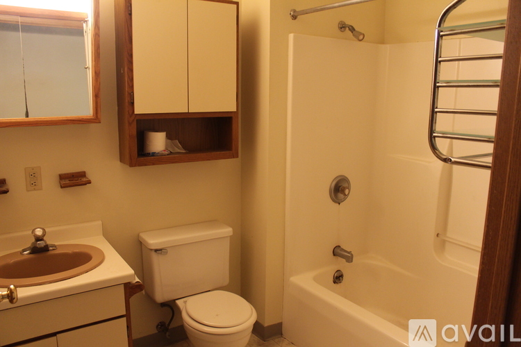 A bathroom with a toilet, sink, and bathtub.