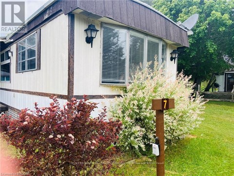 A house with a brown roof and a sign that says 7.