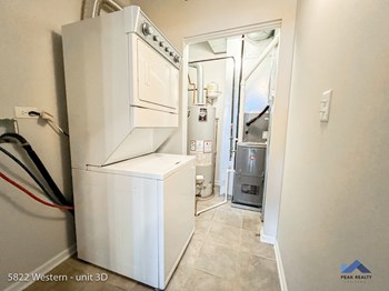 5822 N. Western Ave. 1-2 Beds Apartment for Rent - Photo Gallery 5
