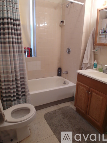 A bathroom with a toilet, sink, and bathtub.