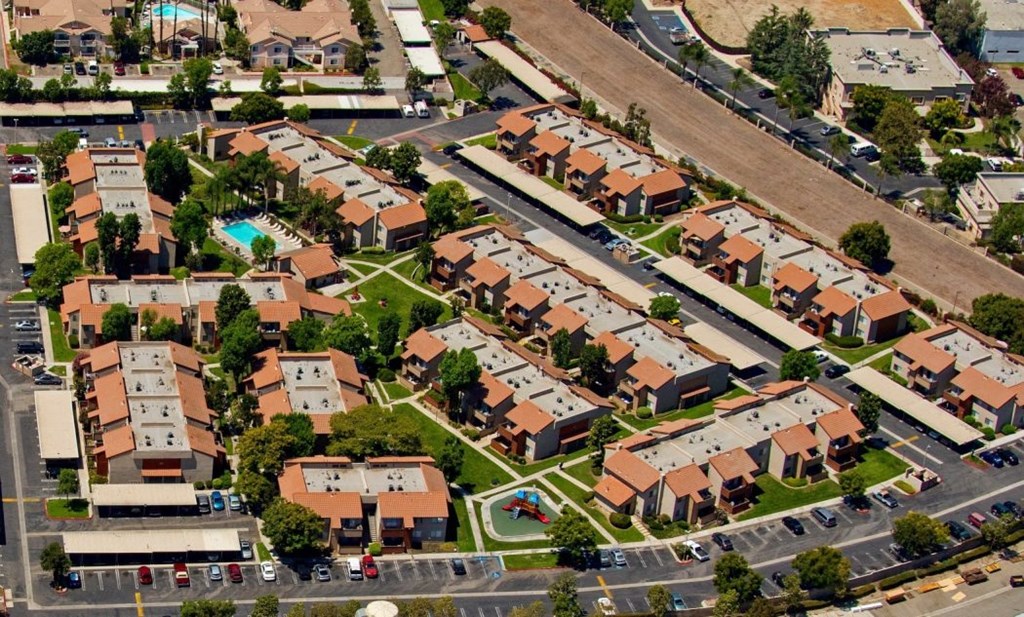 Fabulous location at The Oaks Apartments, California, 91786