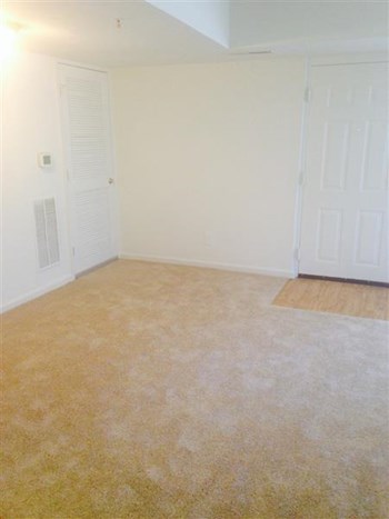 2406 Loyola Northway 1-3 Beds Apartment for Rent - Photo Gallery 6