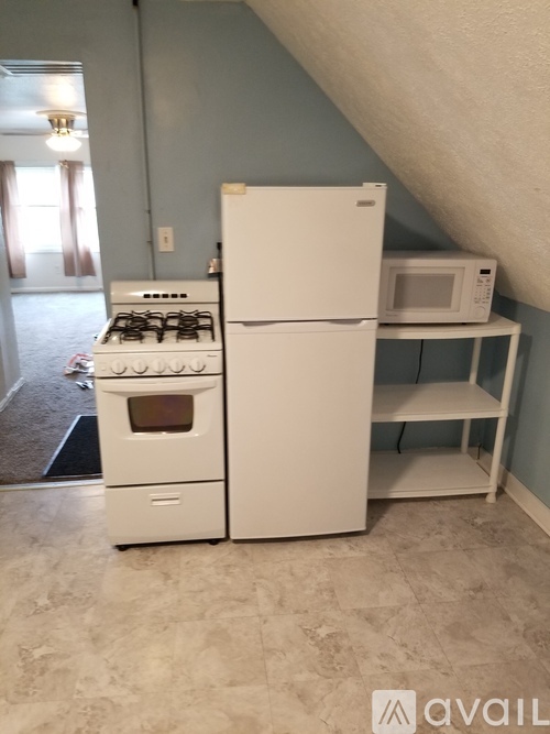 Source URL: https://prod-avail.s3.amazonaws.com/public_images/30376048/listing/20190815_131003_Kitch_02.jpg