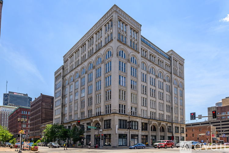 Source URL: https://prod-avail.s3.amazonaws.com/public_images/38571831/listing/1136_Washington_Avenue__407-Lo-Res-1.jpg