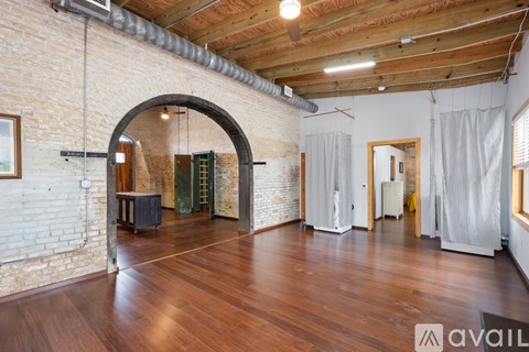 Source URL: https://prod-avail.s3.amazonaws.com/public_images/34724405/listing/_1180848.jpeg