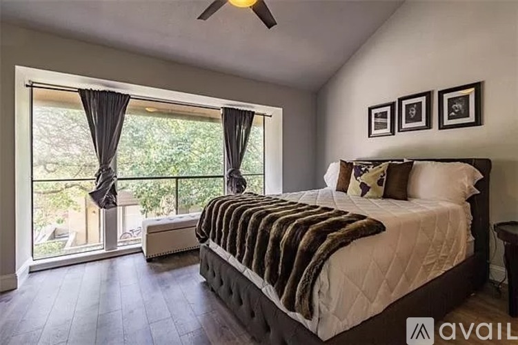 Source URL: https://prod-avail.s3.amazonaws.com/public_images/37526836/listing/owner_bedroom1222.jpg