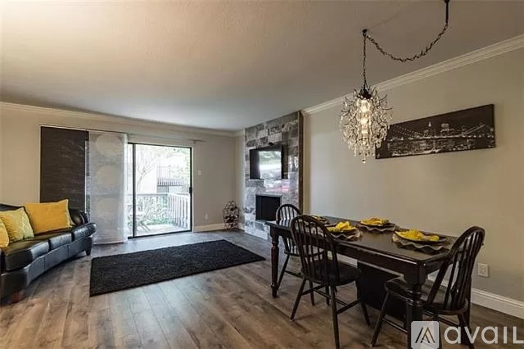 Source URL: https://prod-avail.s3.amazonaws.com/public_images/37526819/listing/living_room_1222.jpg