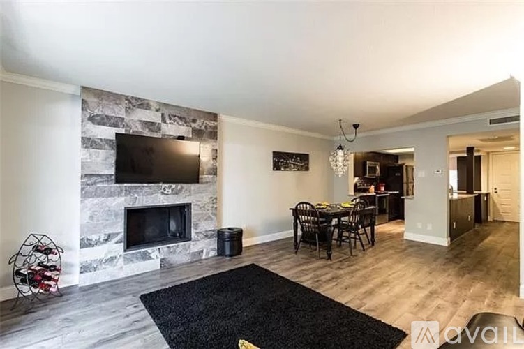 Source URL: https://prod-avail.s3.amazonaws.com/public_images/37526818/listing/living_room-2_1222.jpg