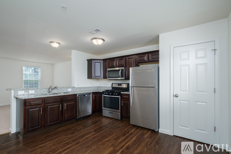 Source URL: https://prod-avail.s3.amazonaws.com/public_images/41932206/listing/272_Oakridge_1_bed_2nd_fl_7-16-25-1.jpg