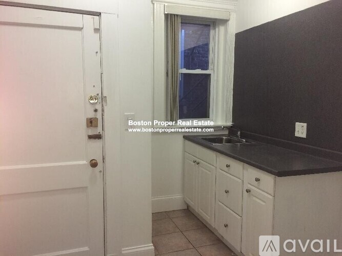 Source URL: https://prod-avail.s3.amazonaws.com/public_images/40030009/listing/26_Hemenway_St.__5_Boston_(Fenway)_Unit_Photo_6.jpg