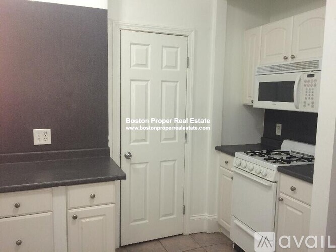Source URL: https://prod-avail.s3.amazonaws.com/public_images/40030010/listing/26_Hemenway_St.__5_Boston_(Fenway)_Unit_Photo_3.jpg