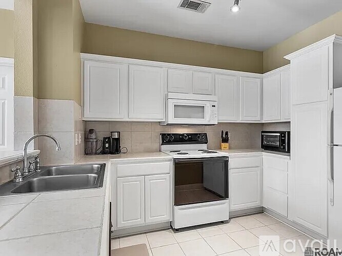 Source URL: https://prod-avail.s3.amazonaws.com/public_images/41919039/listing/Kitchen.jpg
