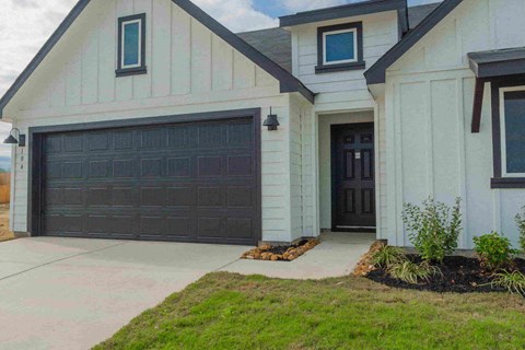 104 Las Lomas Drive 4 Beds Apartment for Rent