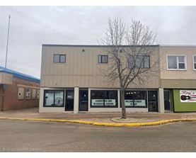 A building with a sign that says "Ray's Stirling" on it.