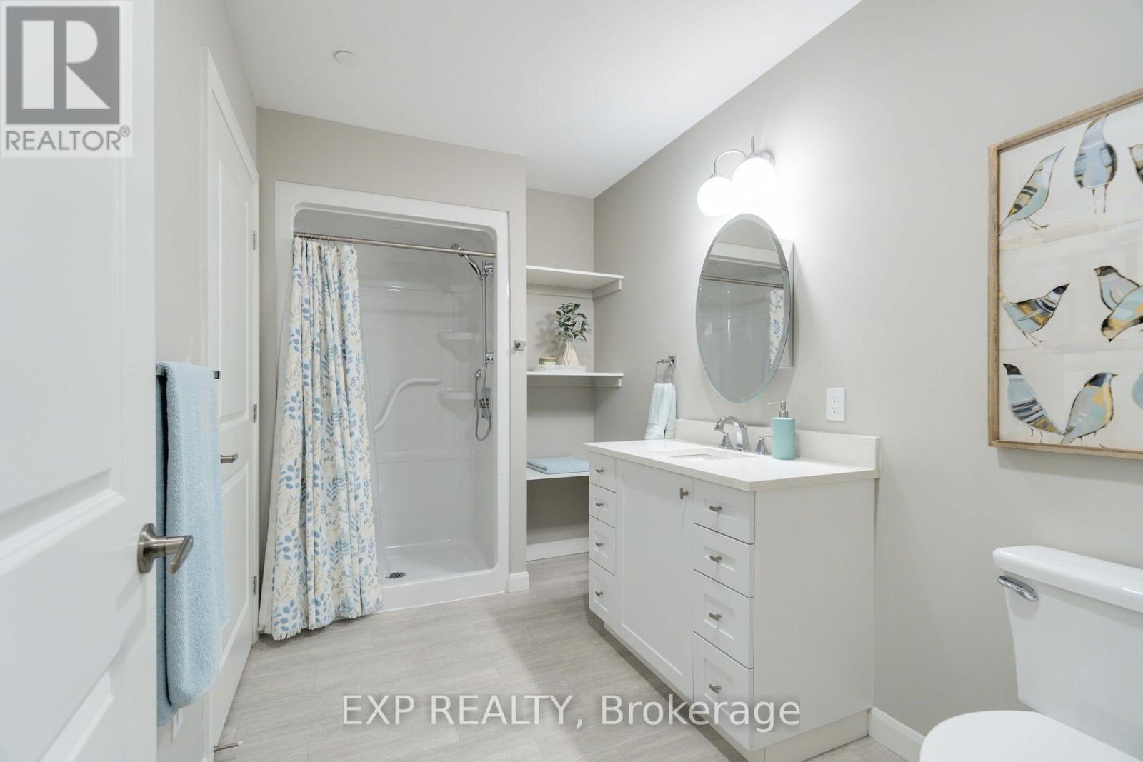A bathroom with a white vanity and a white toilet.
