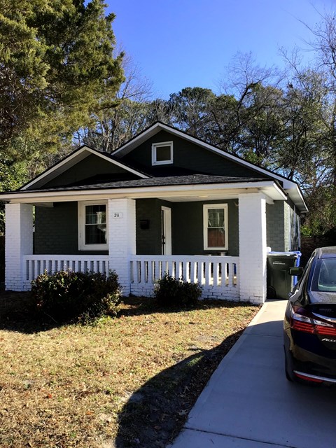 211 Pinecrest Drive 2 Beds Apartment for Rent