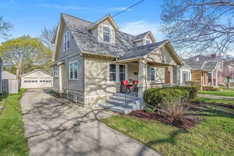 45 Wallinwood Ave NE 4 Beds Apartment for Rent