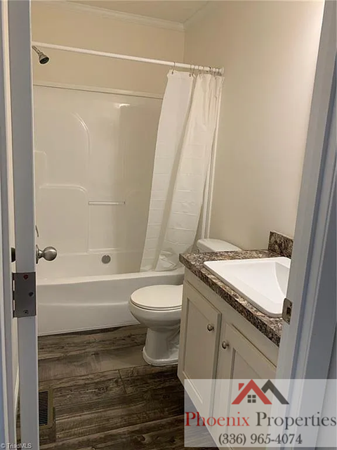 3735 Oakwood Drive 3 Beds Apartment for Rent