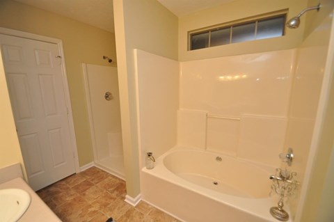 129 Riverwood Dr 3 Beds Apartment for Rent