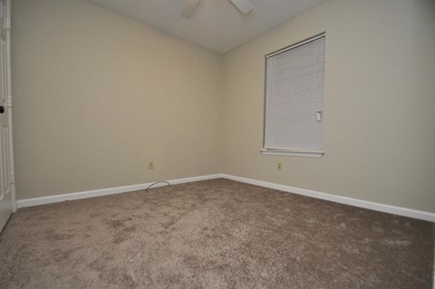 129 Riverwood Dr 3 Beds Apartment for Rent