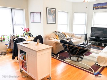 7601 N. Sheridan Rd. 2-5 Beds Apartment for Rent - Photo Gallery 2