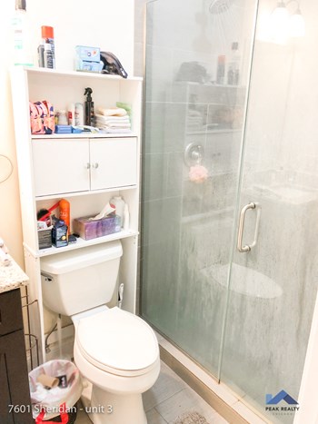 7601 N. Sheridan Rd. 2-5 Beds Apartment for Rent - Photo Gallery 6
