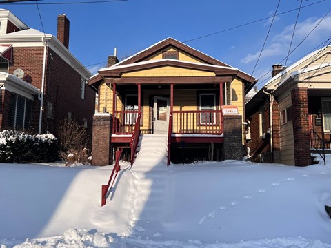 827 Norwich Avenue 2 Beds Apartment for Rent