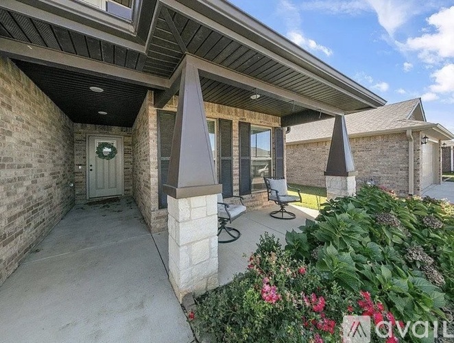 A house with a front yard and a driveway.