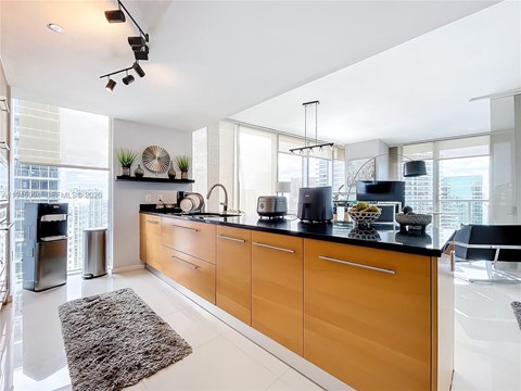 475 Brickell Avenue 2 Beds Apartment for Rent