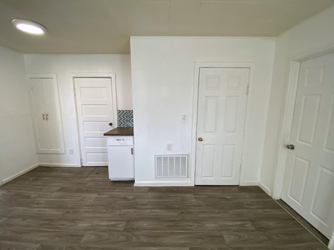 405 E Penney Ave 3 Beds Apartment for Rent
