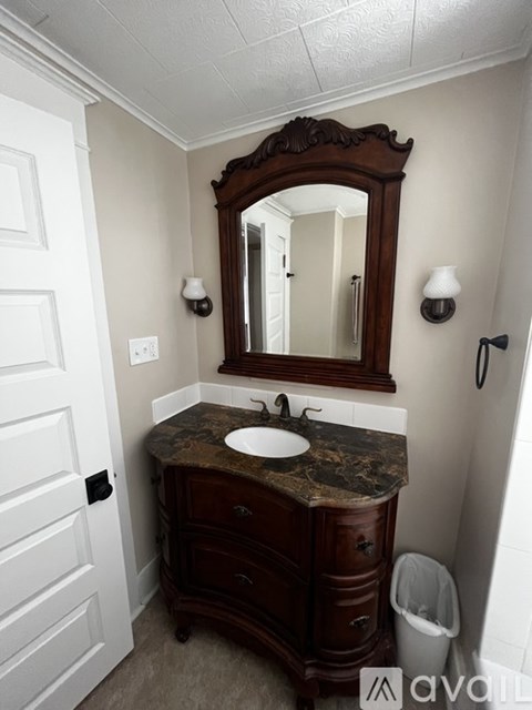 A bathroom with a sink and a mirror.
