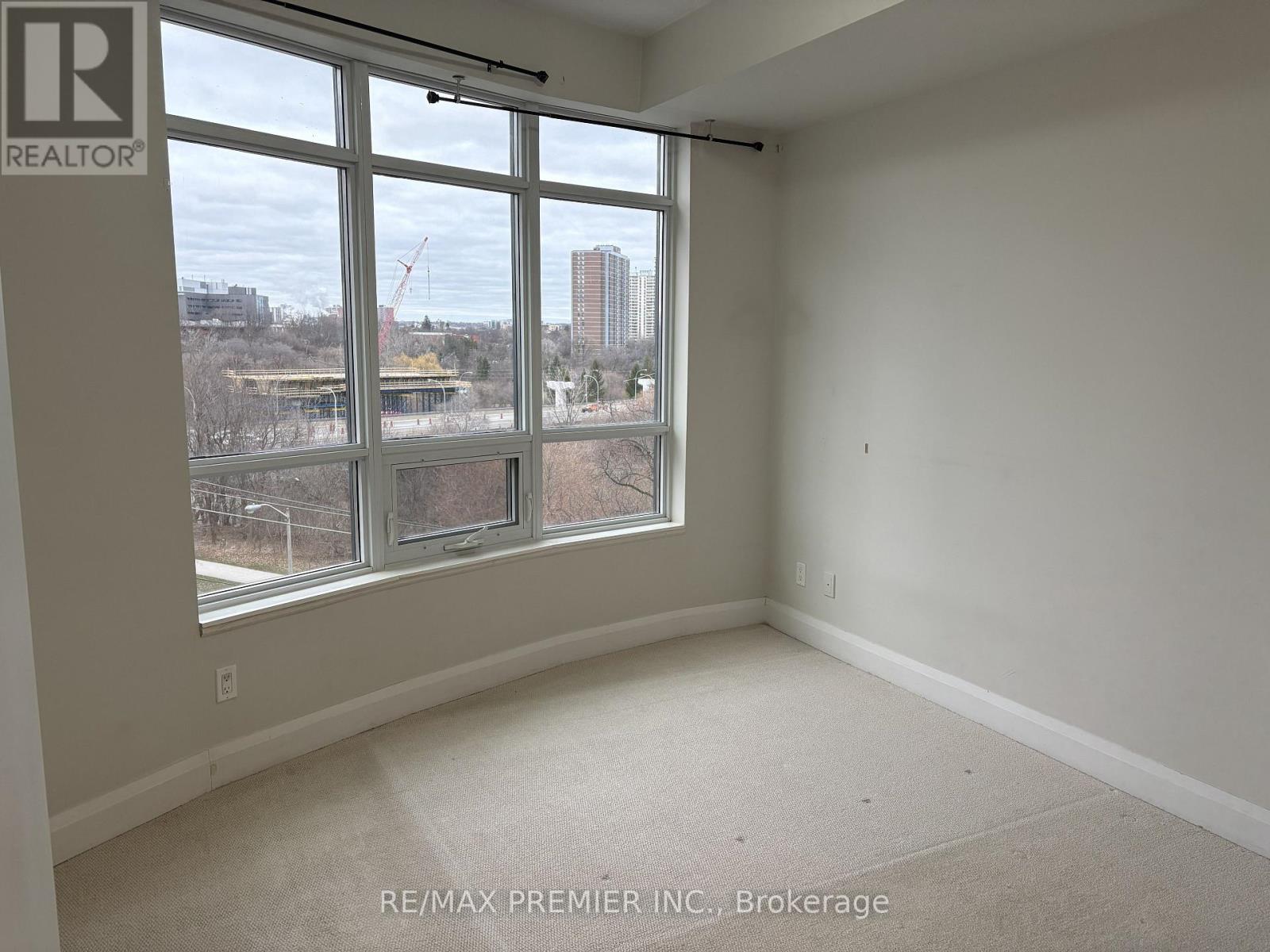 Source URL: https://ddfcdn.realtor.ca/listing/TS639112536609800000/reb82/highres/2/w12760752_9.jpg